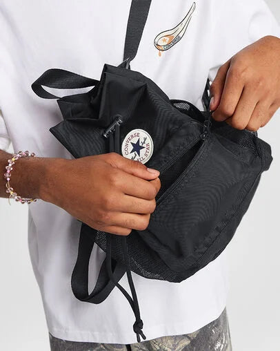GO LO CINCHED BUCKET BAG BLACK