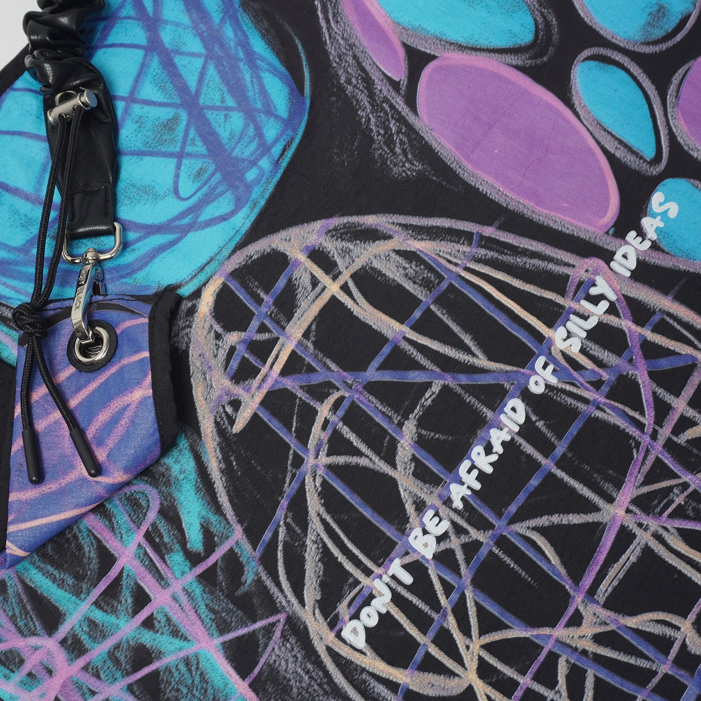 25639 EGG toby bag with detachable synthetic