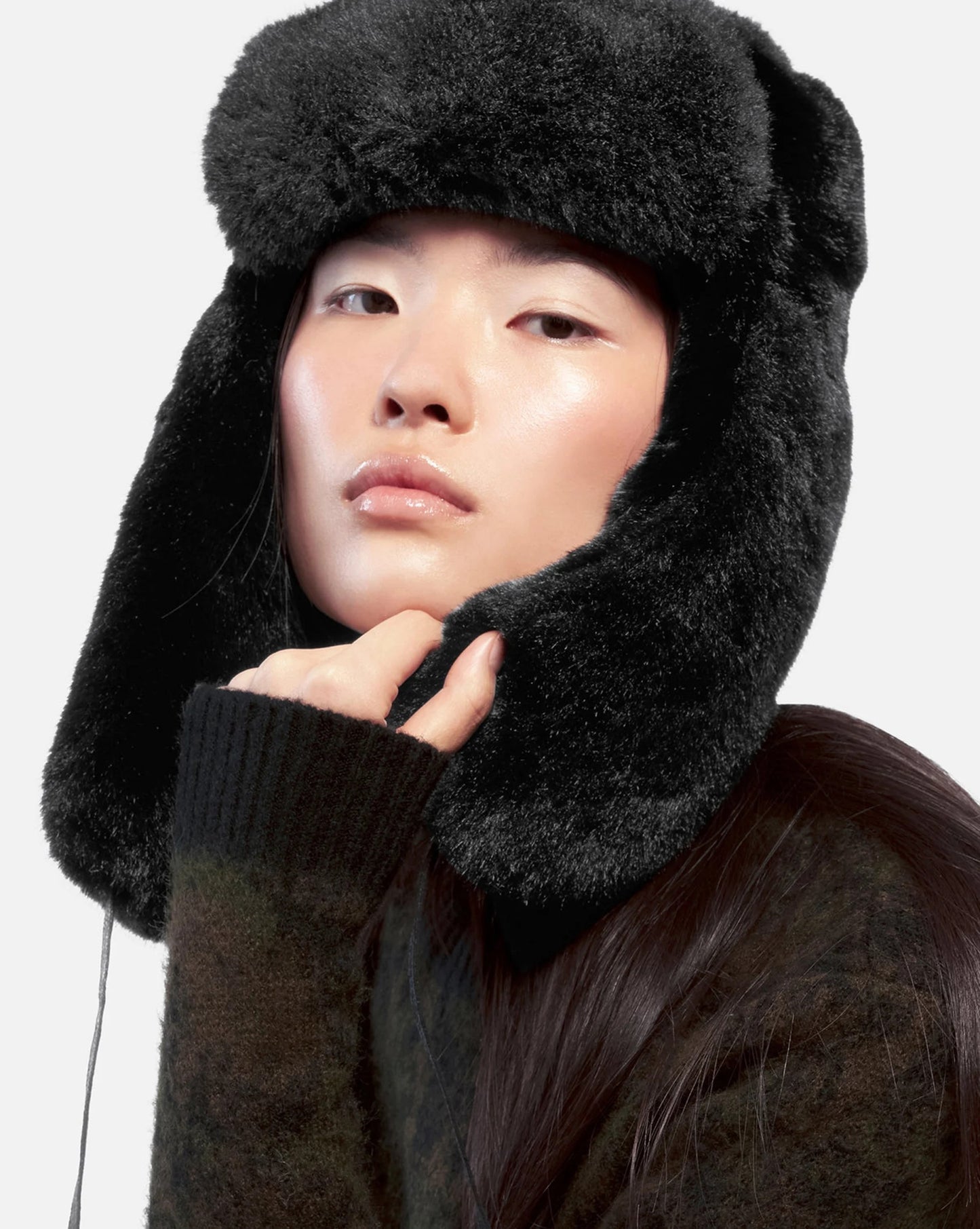 BLACK FAUX FUR TRAPPER