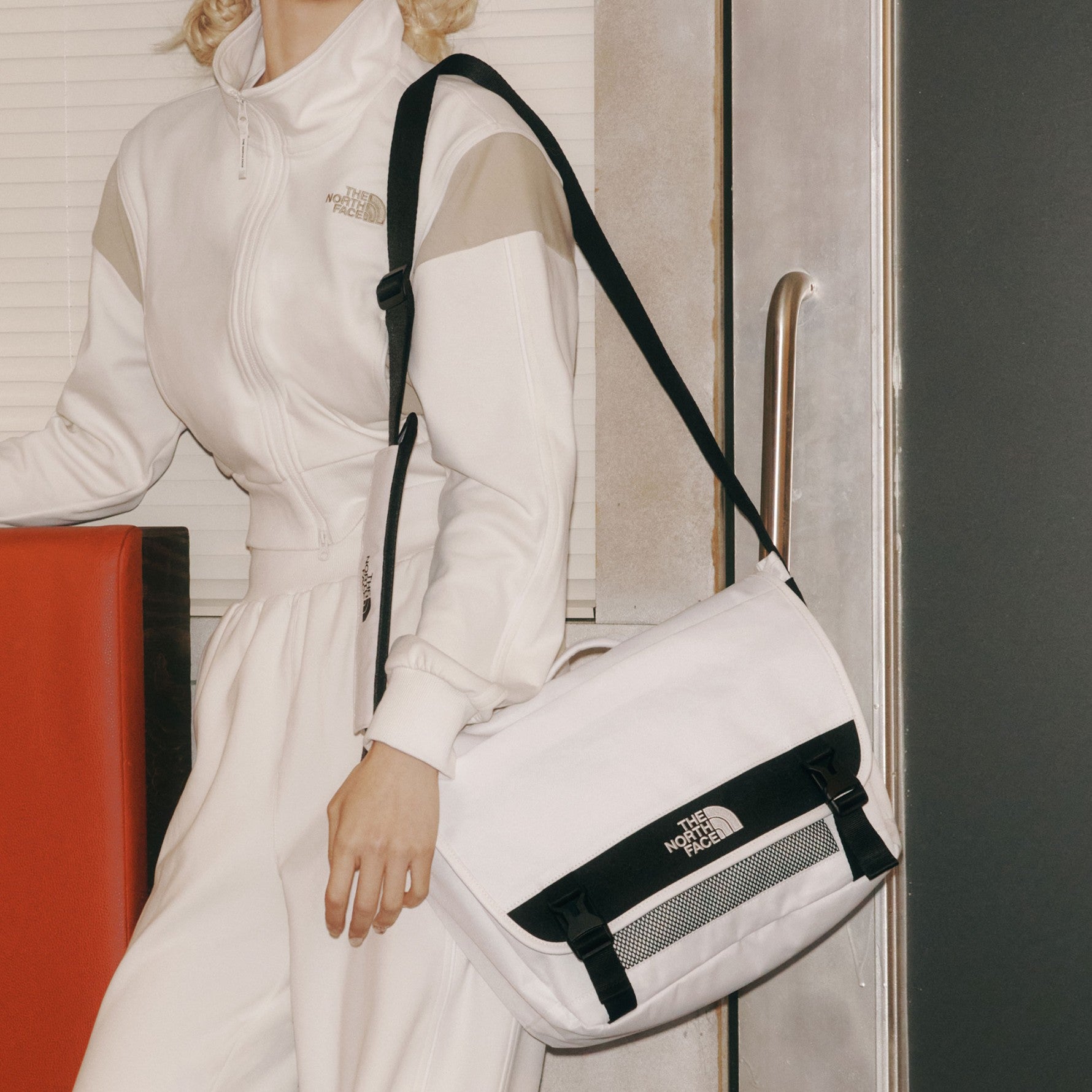 MESSENGER BAG M WHITE