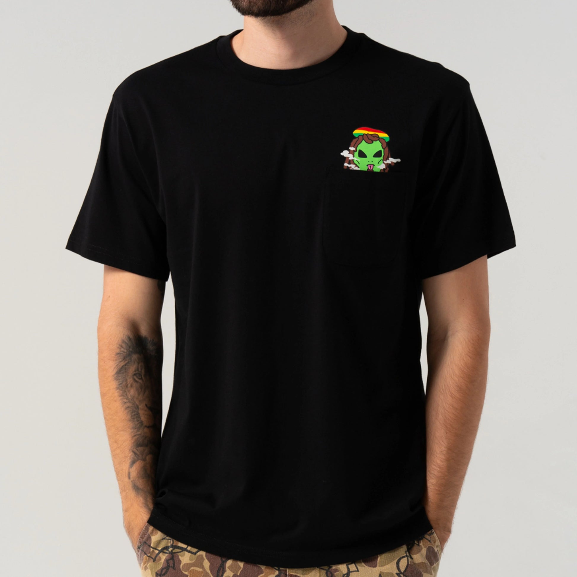 SMOKING RASTA ALIEN POCKET TEE (BLACK)