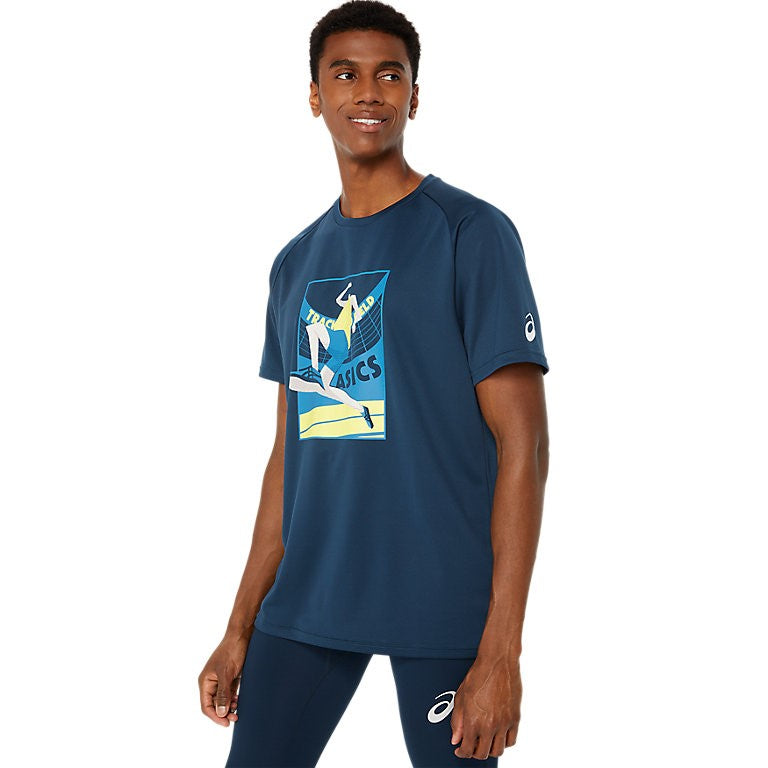 MEN TRACK EVENT GRAPHIC TEE