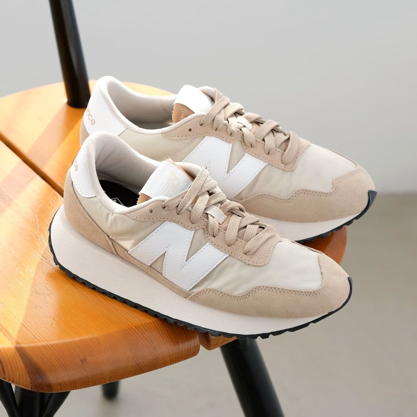 New Balance 237