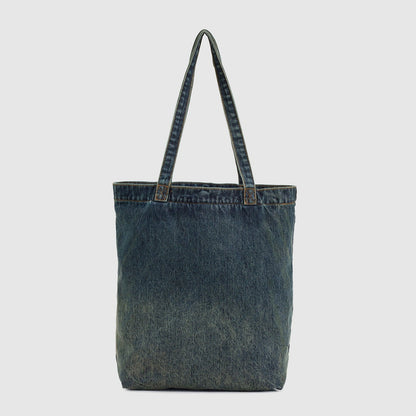 LEVIS'S TOTE LAID IN THE MEADOW