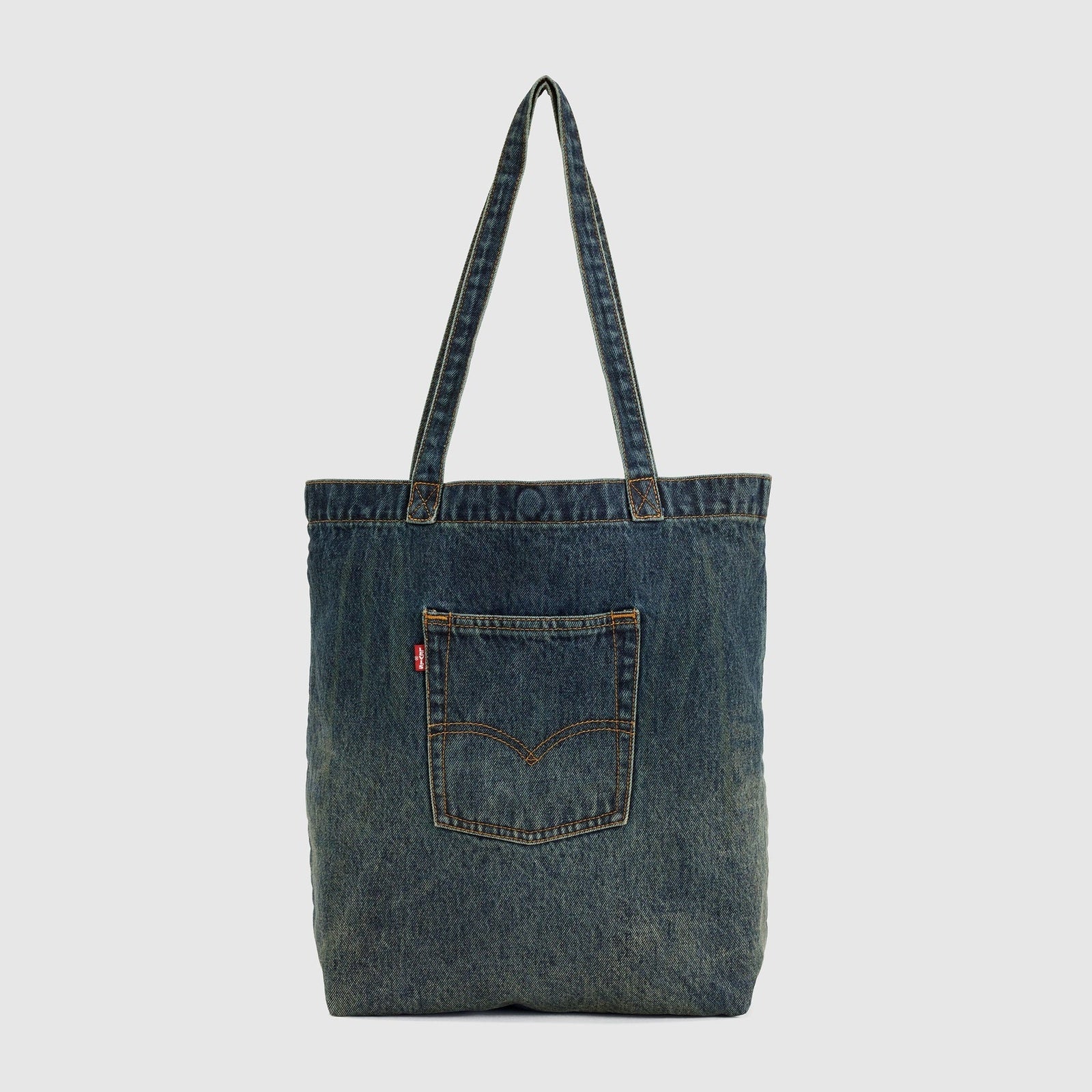 LEVIS'S TOTE LAID IN THE MEADOW