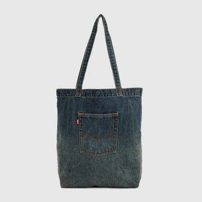 LEVIS'S TOTE LAID IN THE MEADOW