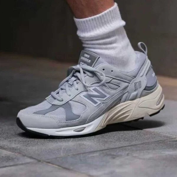 New Balance 878