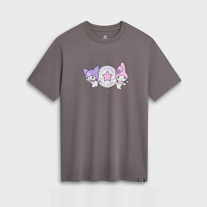 HELLO KITTY CHUCK PATCH TEE PLUM KITTEN