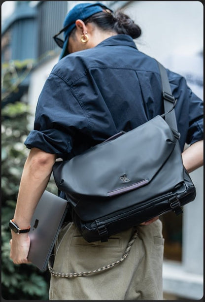 Apollo Air Shoulder Bag