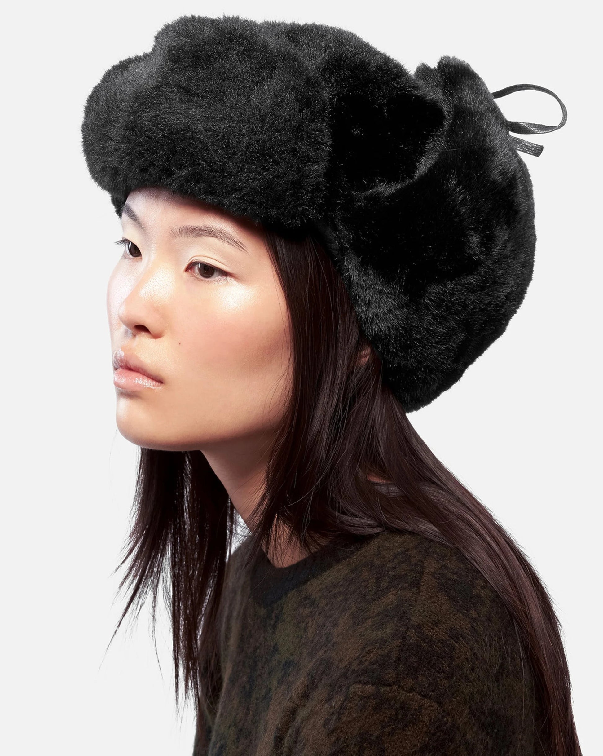 BLACK FAUX FUR TRAPPER